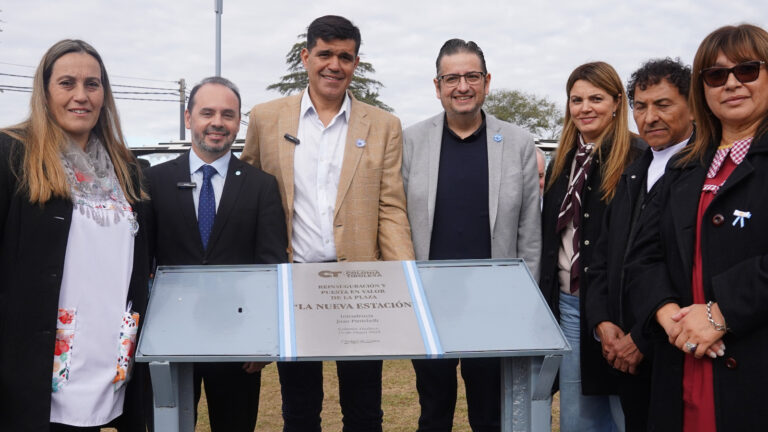 Colonia Tirolesa reinauguró la plaza “La Nueva Estación” en el marco de los festejos por el 25 de Mayo
