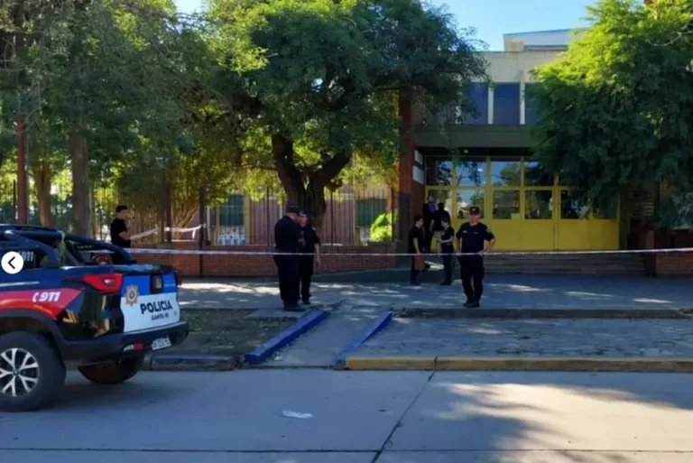 Alumno asesinó a tiros a un compañero e hirió a otros dentro de una escuela secundaria en Santa Fe