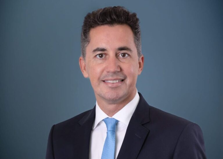 El ministro Manuel Calvo asume la Jefatura de Gabinete